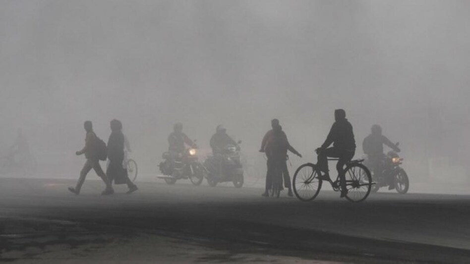 Cold wave: For Delhi, the IMD has issued a yellow alert for 17 Jan. Cold wave: For Delhi, the IMD has issued a yellow alert for 17 Jan.