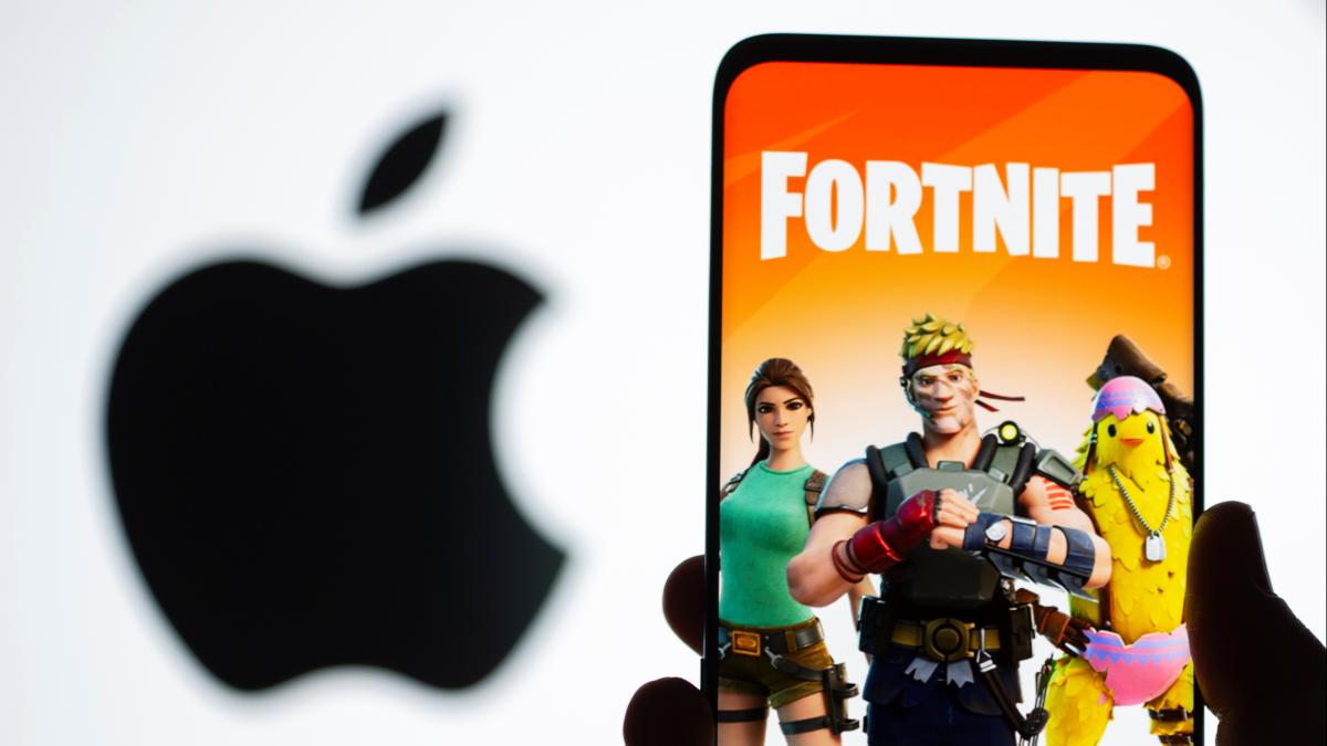 You must be at least 18 years old to play Fortnite on your phone, here is why