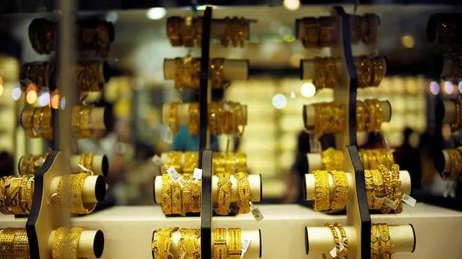 On Tuesday, 10 grams of 24-carat gold in Mumbai and Kolkata can be bought and sold at Rs 55,580. In Delhi, the same amount of gold can be bought at Rs 55,730. On Tuesday, 10 grams of 24-carat gold in Mumbai and Kolkata can be bought and sold at Rs 55,580. In Delhi, the same amount of gold can be bought at Rs 55,730.