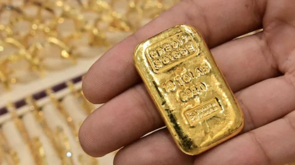SPDR Gold Trust, the world's largest gold-backed exchange-traded fund, said its holdings fell 0.3% to 909.24 tonnes on Tuesday. SPDR Gold Trust, the world's largest gold-backed exchange-traded fund, said its holdings fell 0.3% to 909.24 tonnes on Tuesday.
