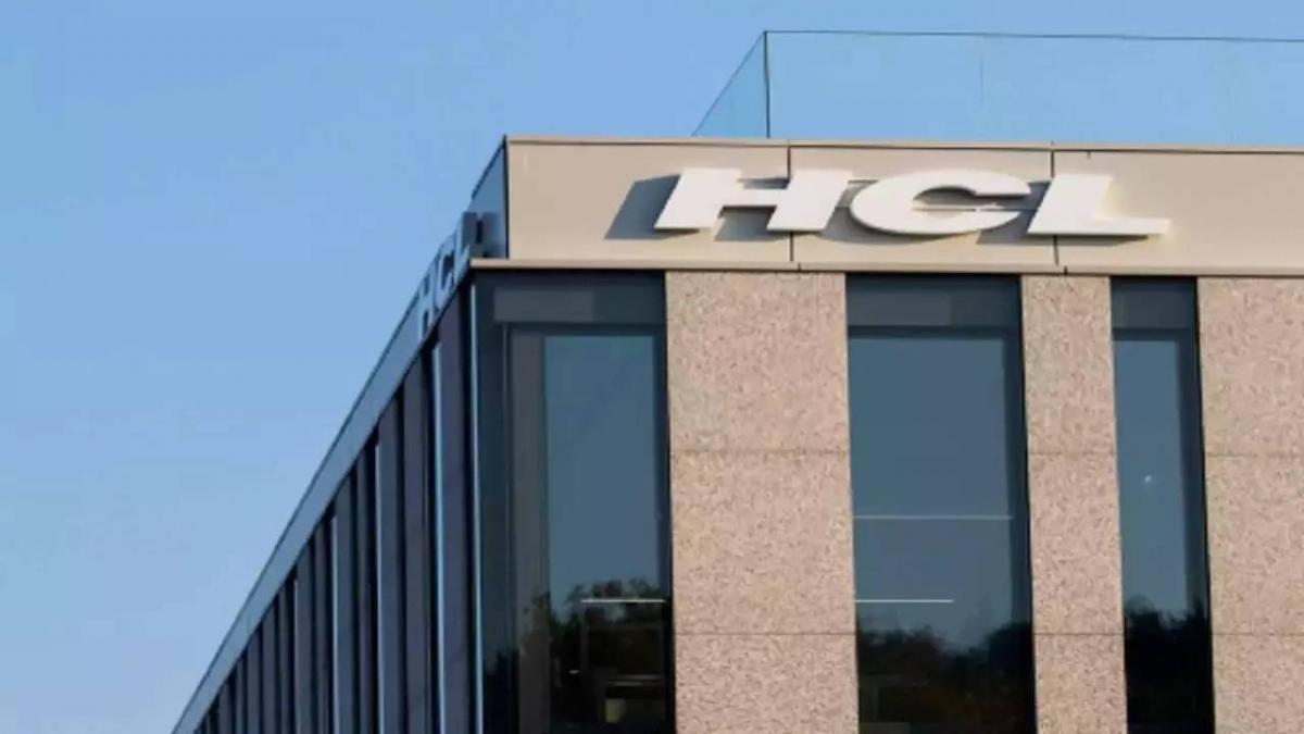 HCL Tech reported a strong growth in the software business (12 per cent of revenue) at 30.5 per cent QoQ CC. It reported core services business revenue growth at 2.2 per cent QoQ. HCL Tech reported a strong growth in the software business (12 per cent of revenue) at 30.5 per cent QoQ CC. It reported core services business revenue growth at 2.2 per cent QoQ.