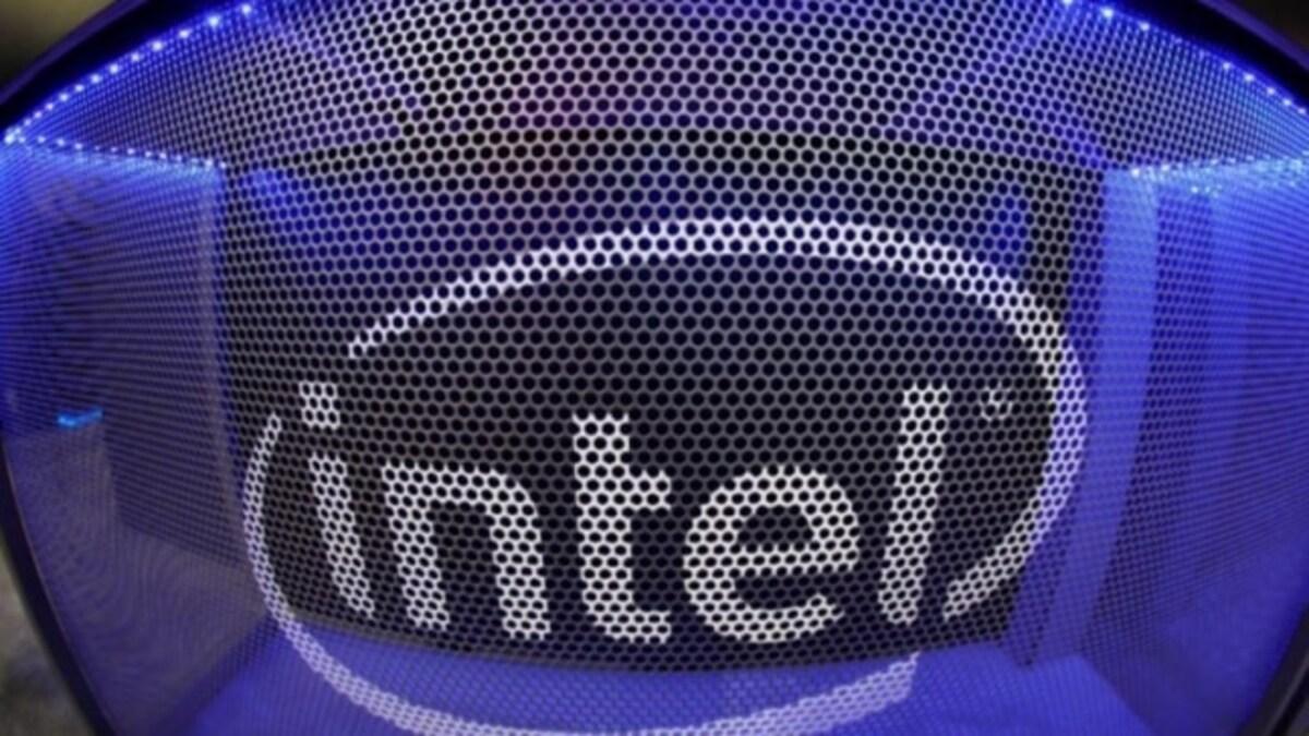 Intel 'stumbled,' CEO says; shares drop 9.5% as loss forecast