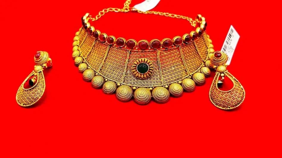 Kalyan Jewellers share price: Around 9.65 lakh shares changed hands today on BSE, which was nearly five times higher compared to Kalyan Jewellers' two-week average volume of 1.98 lakh shares. Kalyan Jewellers share price: Around 9.65 lakh shares changed hands today on BSE, which was nearly five times higher compared to Kalyan Jewellers' two-week average volume of 1.98 lakh shares.