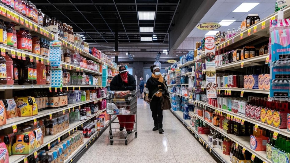 US consumer prices fall in December; weekly jobless claims edge down (Photo: Reuters) US consumer prices fall in December; weekly jobless claims edge down (Photo: Reuters)