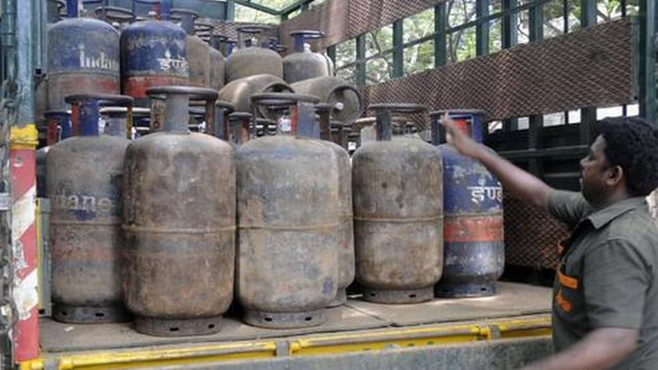 LPG cylinder price hike: OMCs hike commercial cylinder rates by Rs 25 LPG cylinder price hike: OMCs hike commercial cylinder rates by Rs 25