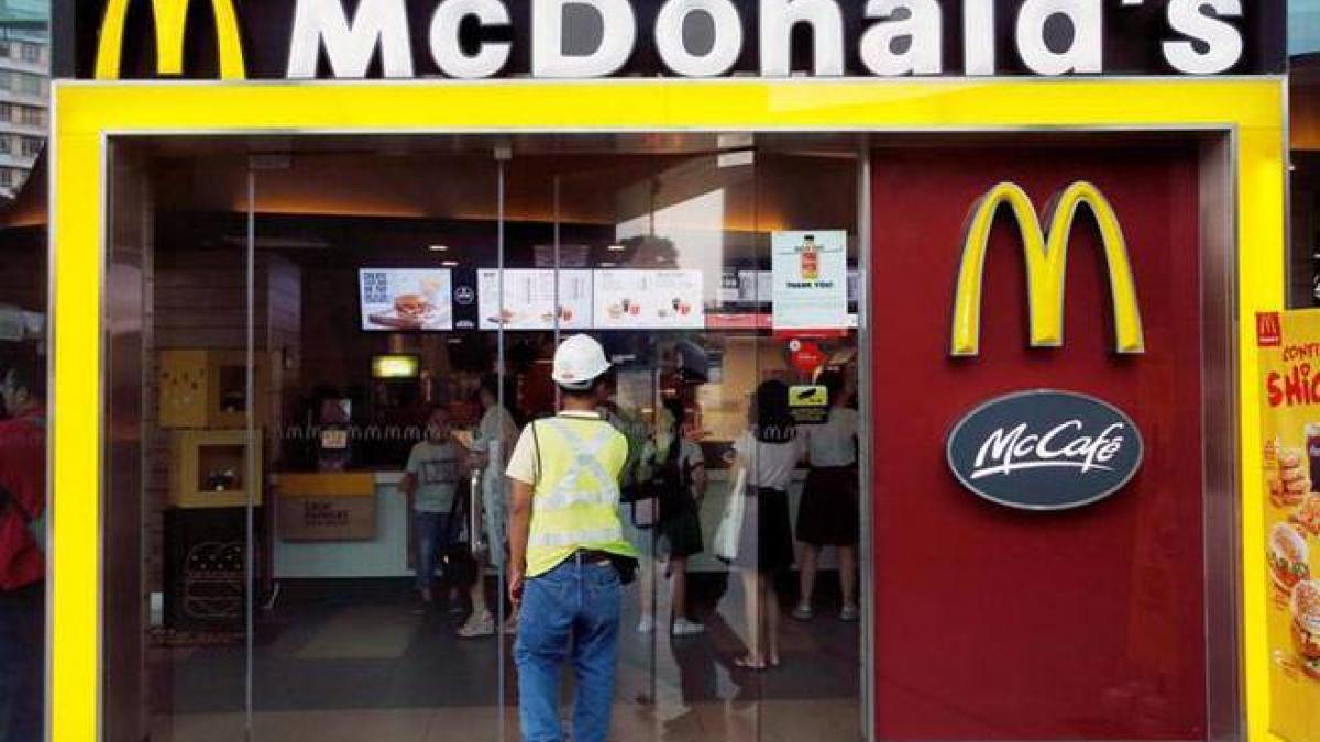 The company is estimated to have around 2,00,000 corporate staff and workers The company is estimated to have around 2,00,000 corporate staff and workers