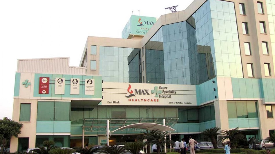 Max Health on the daily chart has decisively broken out above the 'symmetrical triangular' pattern and is well placed above 20, 50, 100 and 200 key averages indicating positive momentum. Max Health on the daily chart has decisively broken out above the 'symmetrical triangular' pattern and is well placed above 20, 50, 100 and 200 key averages indicating positive momentum.