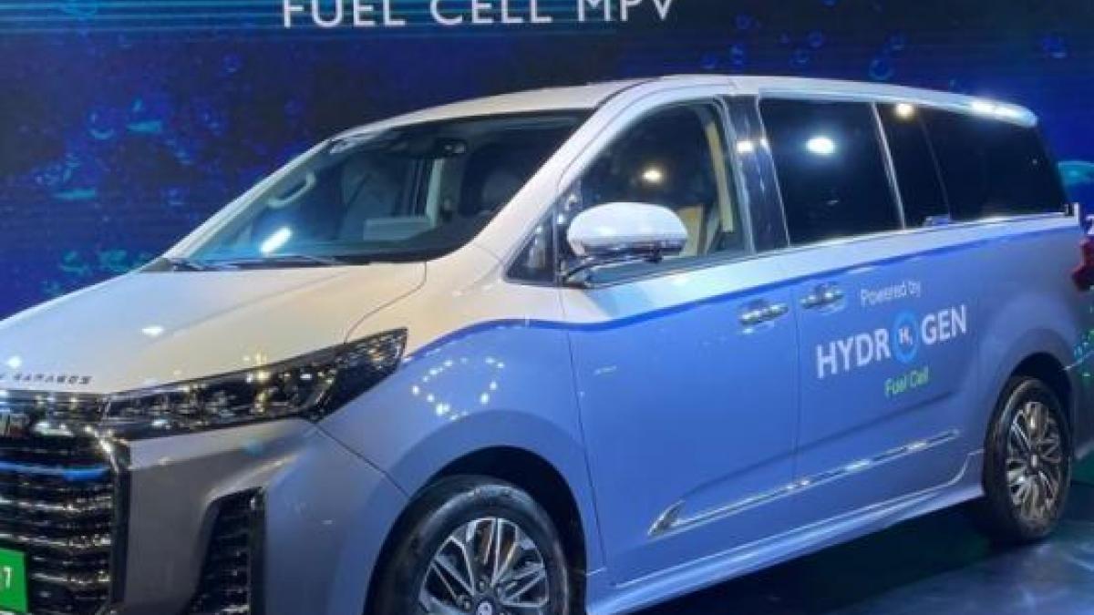 The Euniq 7 uses third-generation fuel cell technology called ‘PROME P390’ with a peak power output of 125PS. Like all hydrogen-powered EVs, the only emission of the Euniq 7 is water. " The Euniq 7 uses third-generation fuel cell technology called ‘PROME P390’ with a peak power output of 125PS. Like all hydrogen-powered EVs, the only emission of the Euniq 7 is water. "