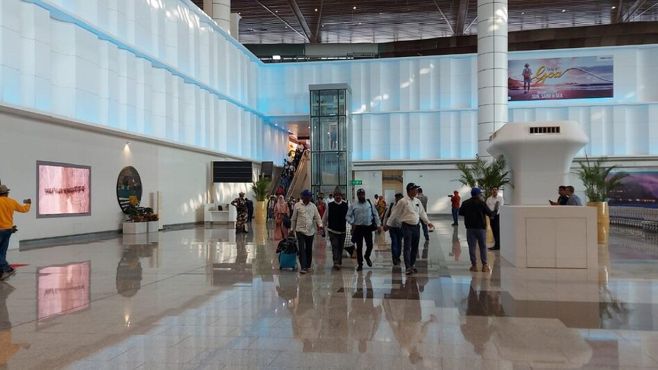 Mopa airport has two rapid exit taxiways and six cross taxiways for aircraft circulation to avoid congestion Mopa airport has two rapid exit taxiways and six cross taxiways for aircraft circulation to avoid congestion