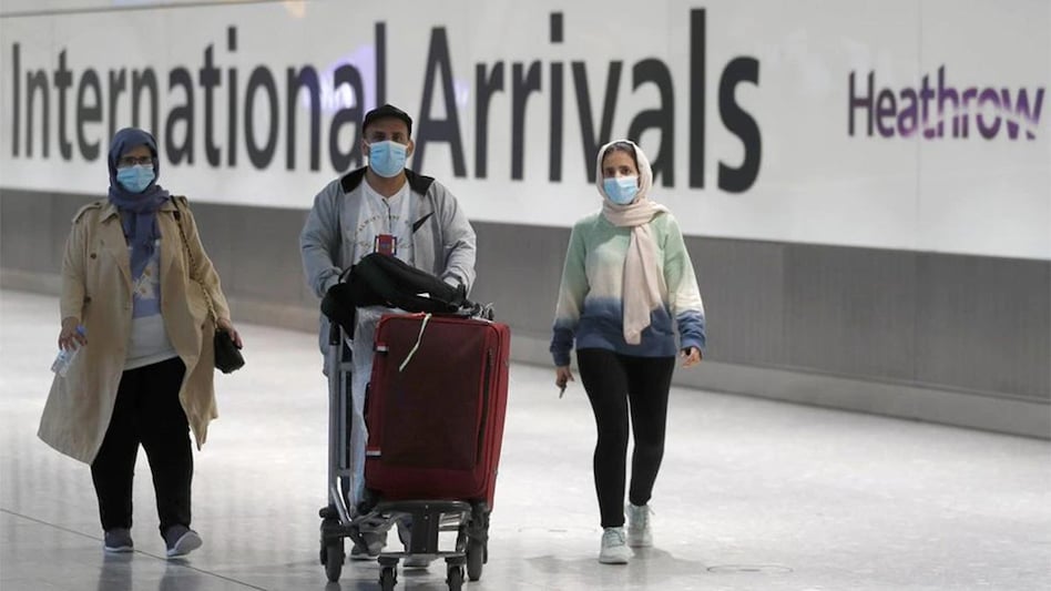 Passengers should be advised to wear masks in high-risk settings such as long-haul flights: WHO (Photo: Reuters) Passengers should be advised to wear masks in high-risk settings such as long-haul flights: WHO (Photo: Reuters)