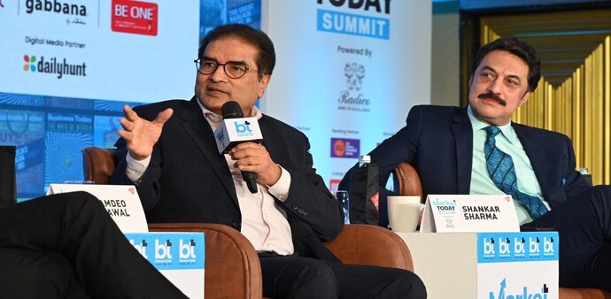 Raamdeo Agrawal and Shankar Sharma at Market Today Summit Raamdeo Agrawal and Shankar Sharma at Market Today Summit