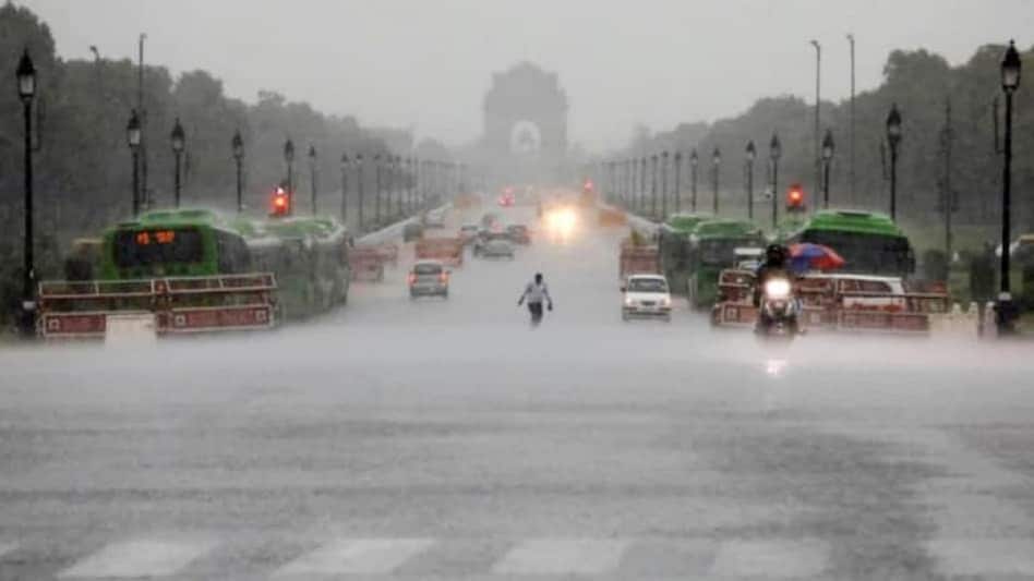 On Sunday, light showers in the national capital further intensified cold conditions On Sunday, light showers in the national capital further intensified cold conditions