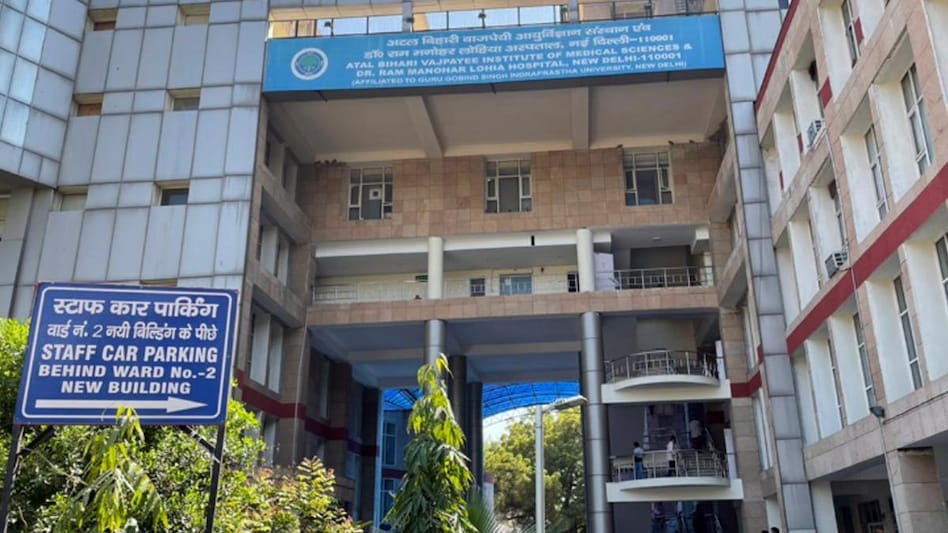 Dr Ram Manohar Lohia Hospital doctor passes away while on duty Dr Ram Manohar Lohia Hospital doctor passes away while on duty