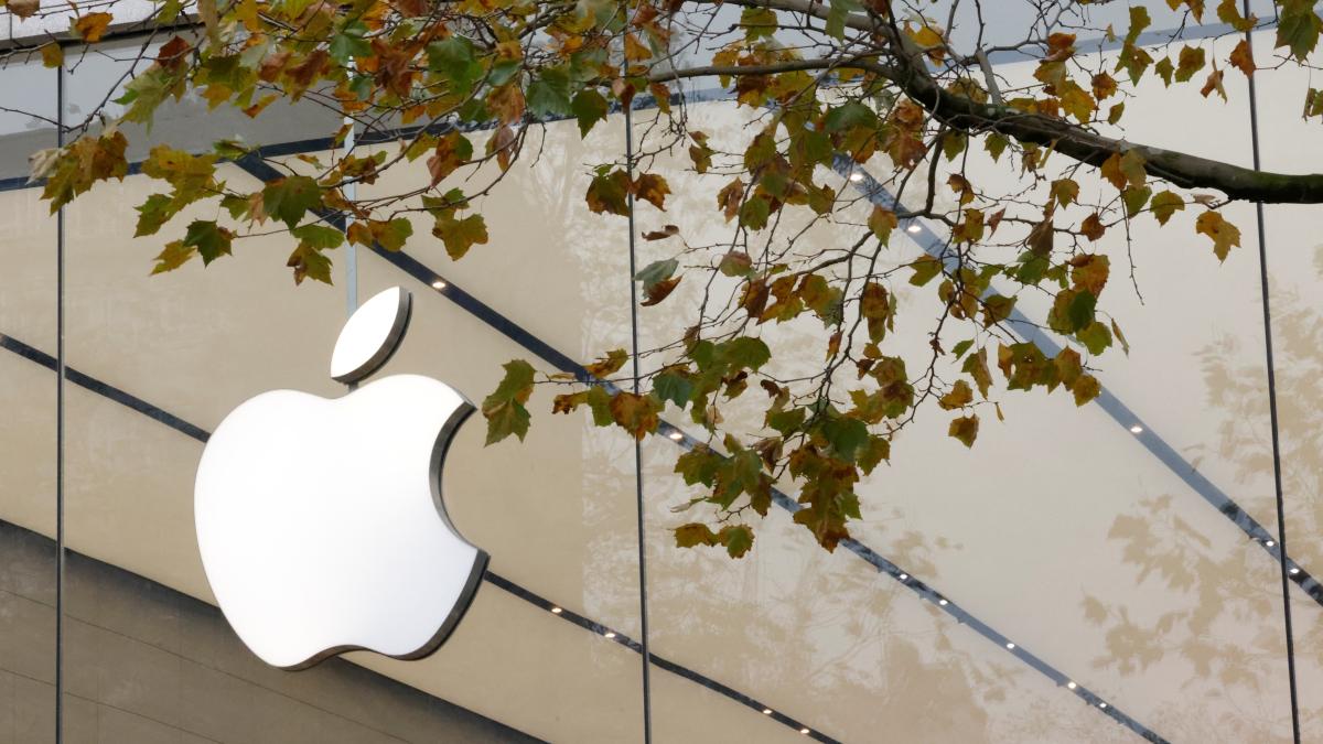 Apple ends unlimited sick leave policy, says employees with Covid symptoms will get only 5 days off Apple ends unlimited sick leave policy, says employees with Covid symptoms will get only 5 days off