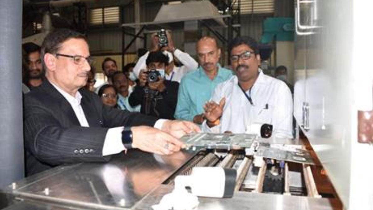 Rich in metal content, PCBs are considered a high-value waste. Rich in metal content, PCBs are considered a high-value waste.