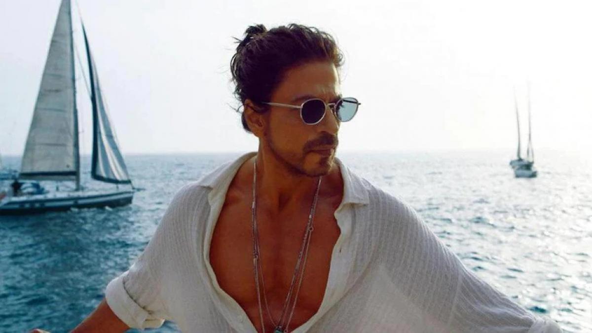 Shah Rukh Khan asked how much he earns in a month; here's his savage reply