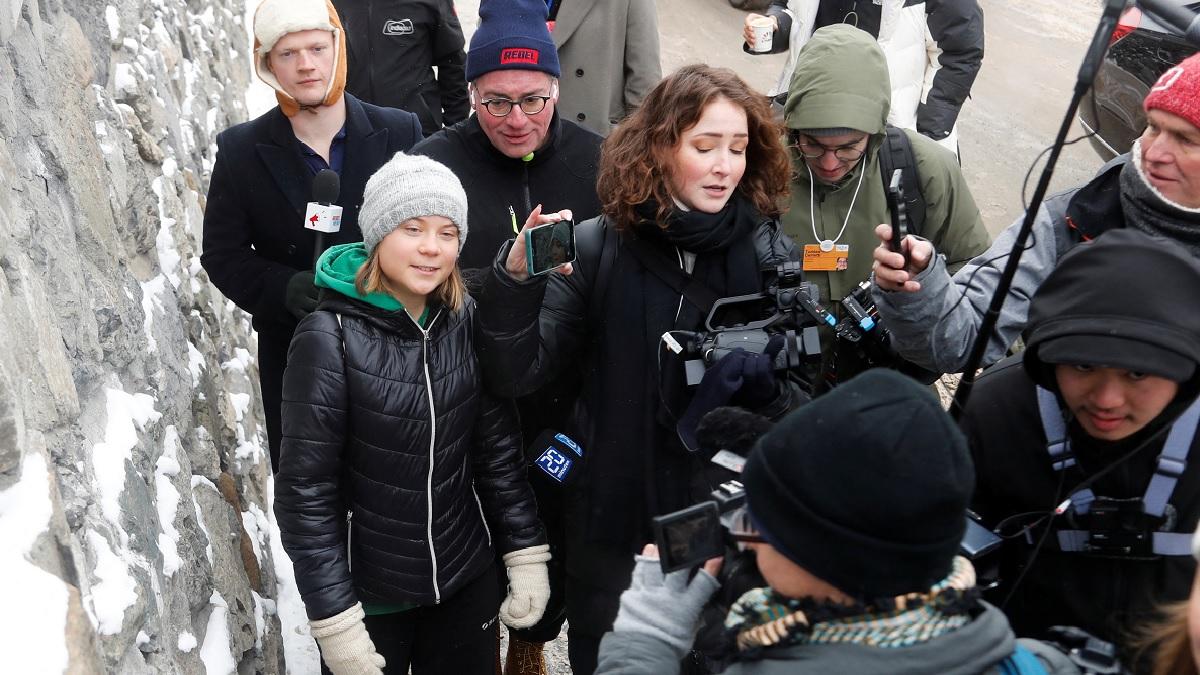 Climate activist Greta Thunberg walks with members of the media during the World Economic Forum in Davos (WEF) in Davos, Switzerland (Photo: Reuters) Climate activist Greta Thunberg walks with members of the media during the World Economic Forum in Davos (WEF) in Davos, Switzerland (Photo: Reuters)