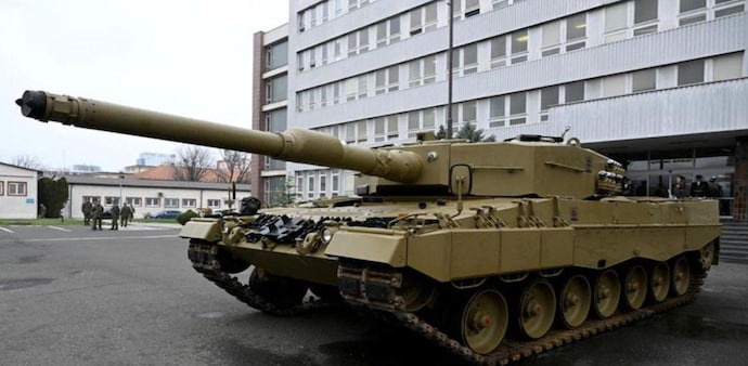 Whether to supply Ukraine with significant numbers of heavy modern battle tanks has dominated discussions among Kyiv's Western allies in recent days. (Image: Reuters) Whether to supply Ukraine with significant numbers of heavy modern battle tanks has dominated discussions among Kyiv's Western allies in recent days. (Image: Reuters)