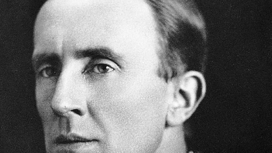 Tolkien was in the middle of his studies in English Literature at Oxford University when the first World War broke out Tolkien was in the middle of his studies in English Literature at Oxford University when the first World War broke out