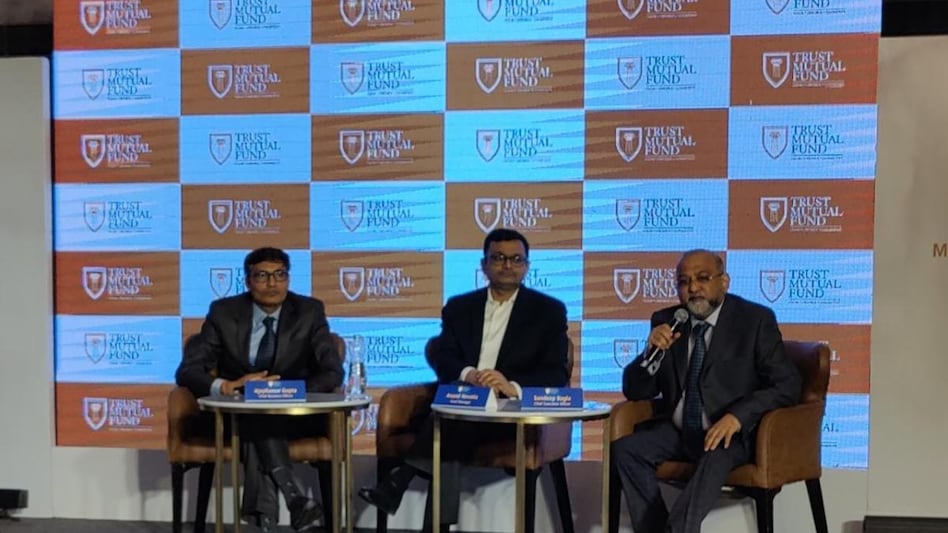 Under this scheme, both regular and direct plans are available. Under this scheme, both regular and direct plans are available.