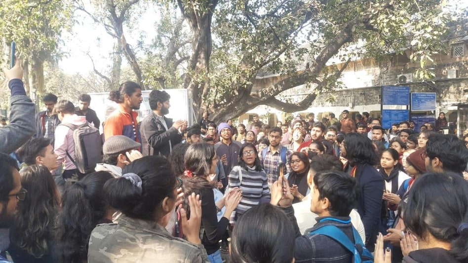 Delhi University students raised ‘azaadi’ slogans while watching BBC documentary Delhi University students raised ‘azaadi’ slogans while watching BBC documentary
