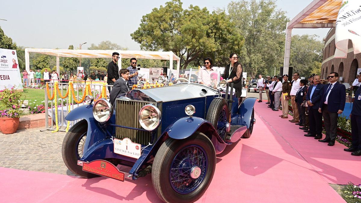 The Department of Transport, GNCTD, in association with the HMCI- Heritage Motoring Club of India organised a vintage car drive The Department of Transport, GNCTD, in association with the HMCI- Heritage Motoring Club of India organised a vintage car drive