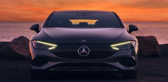 Mercedes-Benz will use Google Maps data to enable assisted driving features such as automatic speed adjustments before intersections, roundabouts, or curves. Mercedes-Benz will use Google Maps data to enable assisted driving features such as automatic speed adjustments before intersections, roundabouts, or curves.
