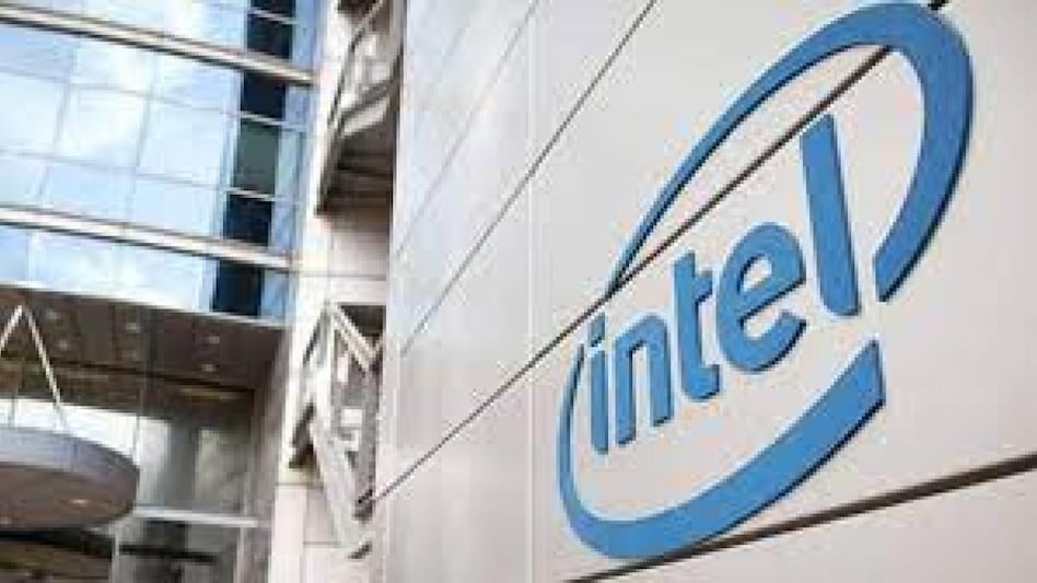 Intel slashes employee, exec pay amid PC market downturn Intel slashes employee, exec pay amid PC market downturn
