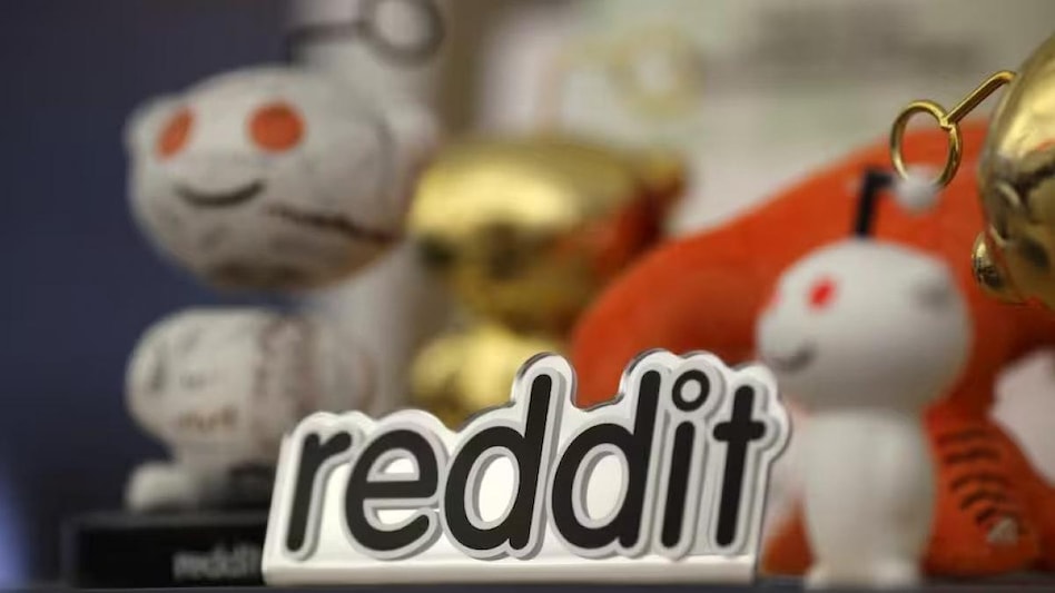 Meme stocks typically gain popularity through discussions, often among inexperienced investors, in online forums such as WallStreetBets and Twitter. Meme stocks typically gain popularity through discussions, often among inexperienced investors, in online forums such as WallStreetBets and Twitter.