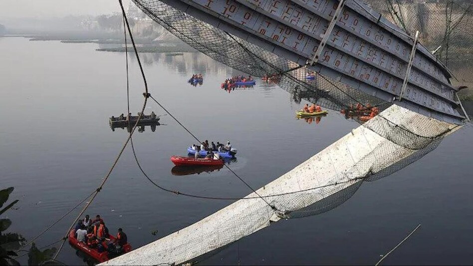 According to the SIT, there were nearly 300 persons on the bridge at the time of collapse, which was "far more" than the load bearing capacity of the bridge. According to the SIT, there were nearly 300 persons on the bridge at the time of collapse, which was "far more" than the load bearing capacity of the bridge.