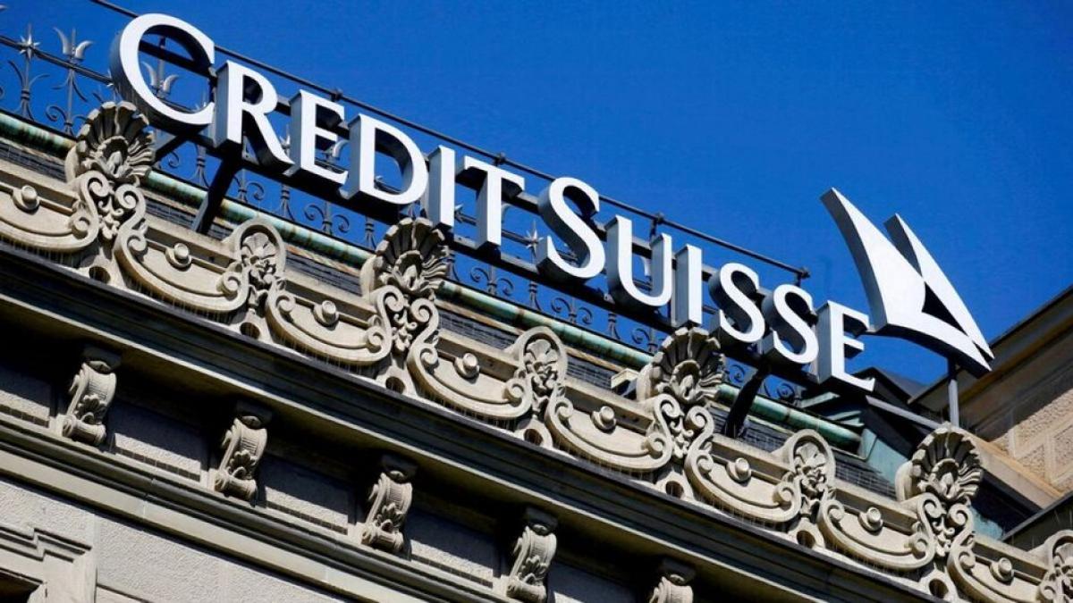 Credit Suisse warns of more losses after falling deep into the red