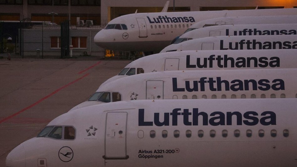 Passengers on social media platforms said the failure had forced the company to board planes using pen and paper and that the company was unable to digitally process passengers' luggage Passengers on social media platforms said the failure had forced the company to board planes using pen and paper and that the company was unable to digitally process passengers' luggage