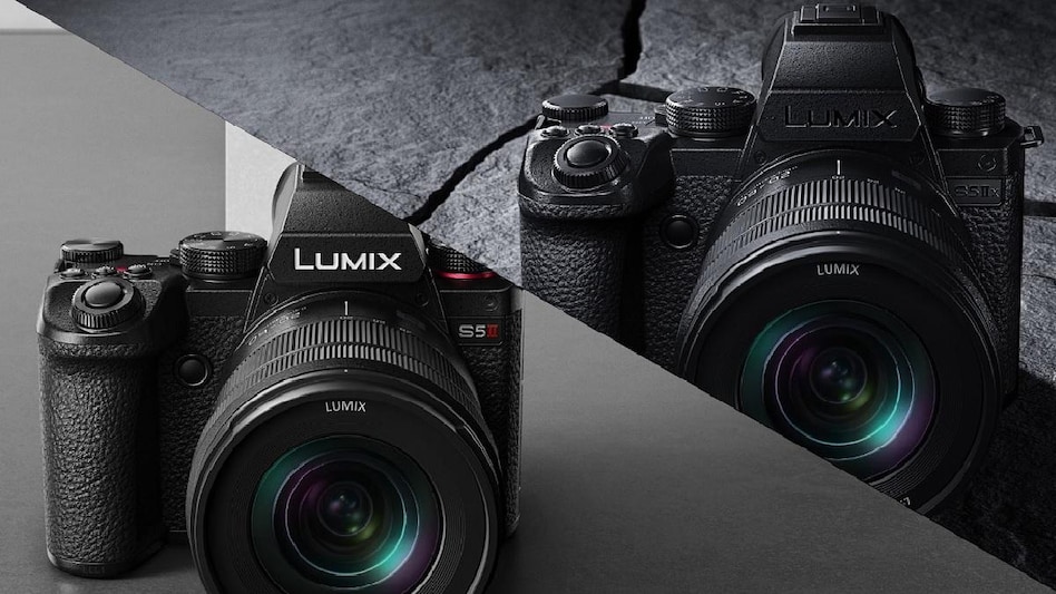 Both models contain a newly developed 24MP 35mm full-frame CMOS sensor that complies with PDAF Both models contain a newly developed 24MP 35mm full-frame CMOS sensor that complies with PDAF