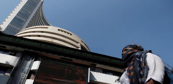 Nifty futures on the Singapore Exchange quoted 9.50 points, or 0.05 per cent, higher at 17,497.50, hinting at a flat start for the domestic market on Tuesday. Nifty futures on the Singapore Exchange quoted 9.50 points, or 0.05 per cent, higher at 17,497.50, hinting at a flat start for the domestic market on Tuesday.