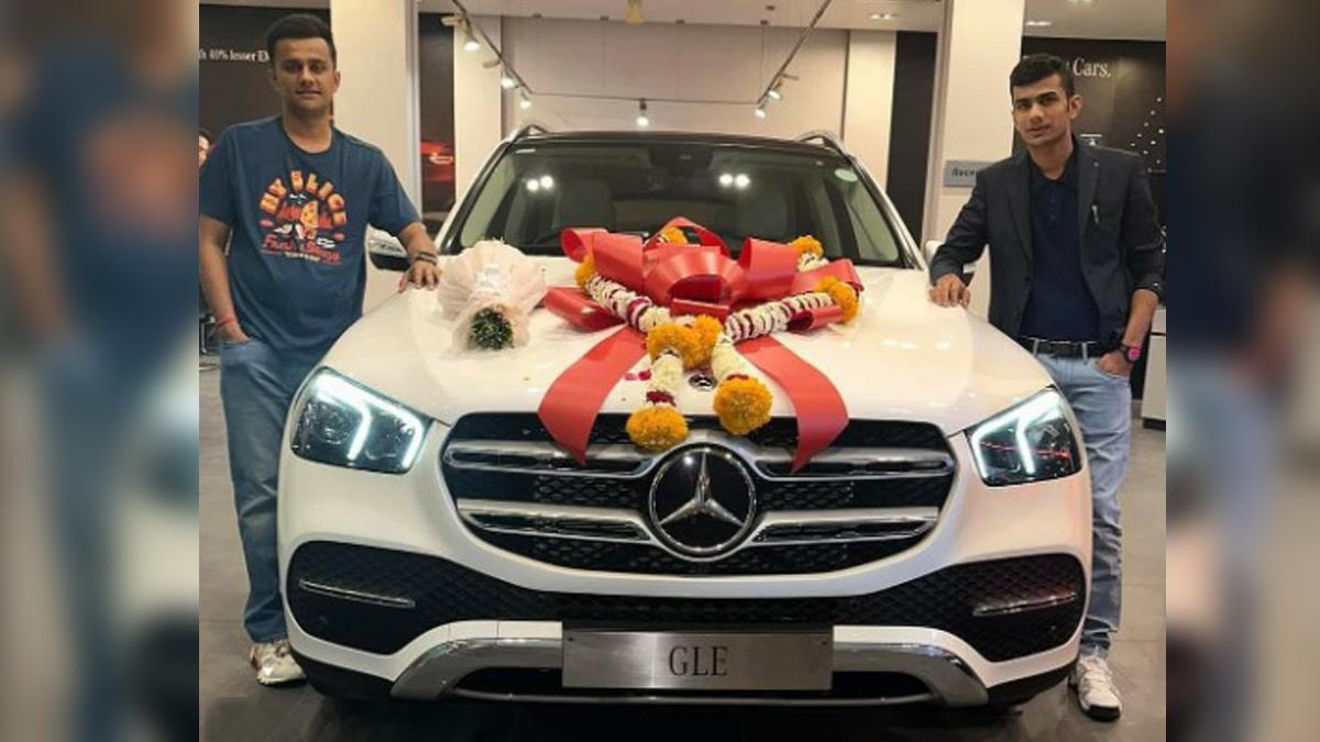 Billore, who operates several eateries under the brand MBA Chai Wala, also shared a picture of himself along with the brand's co-founder Vivek Billore posing with the car on Instagram. Billore, who operates several eateries under the brand MBA Chai Wala, also shared a picture of himself along with the brand's co-founder Vivek Billore posing with the car on Instagram.