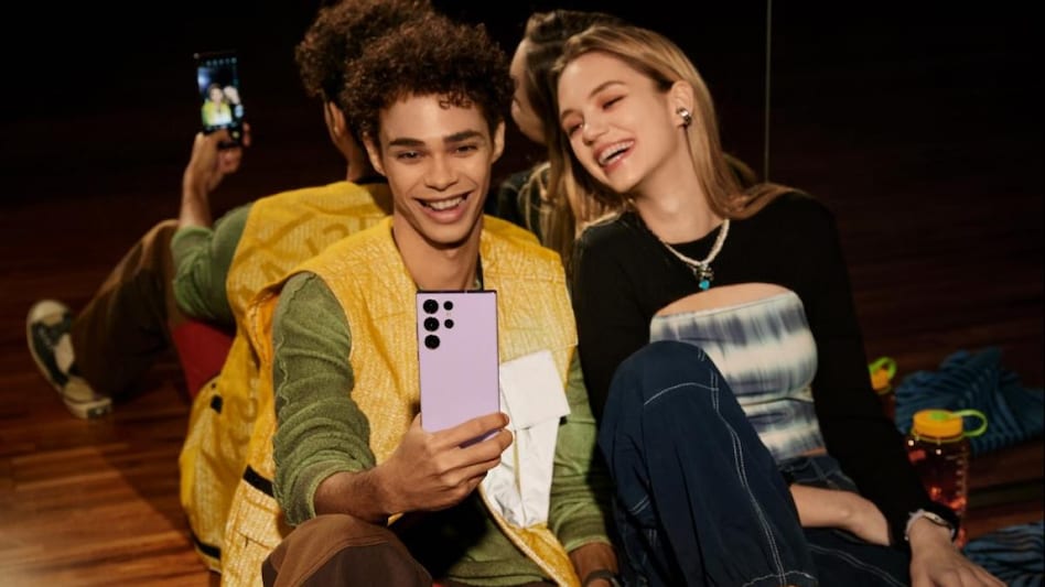 Colour choices for the latest flagships include Phantom Black, Cream, Green, and Lavender. Colour choices for the latest flagships include Phantom Black, Cream, Green, and Lavender.