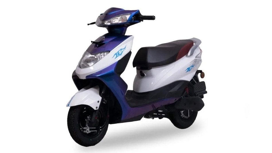 According to GEMPL, the scooter’s youthful style with sporty decals, and dual tone colour makes it an aspirational According to GEMPL, the scooter’s youthful style with sporty decals, and dual tone colour makes it an aspirational