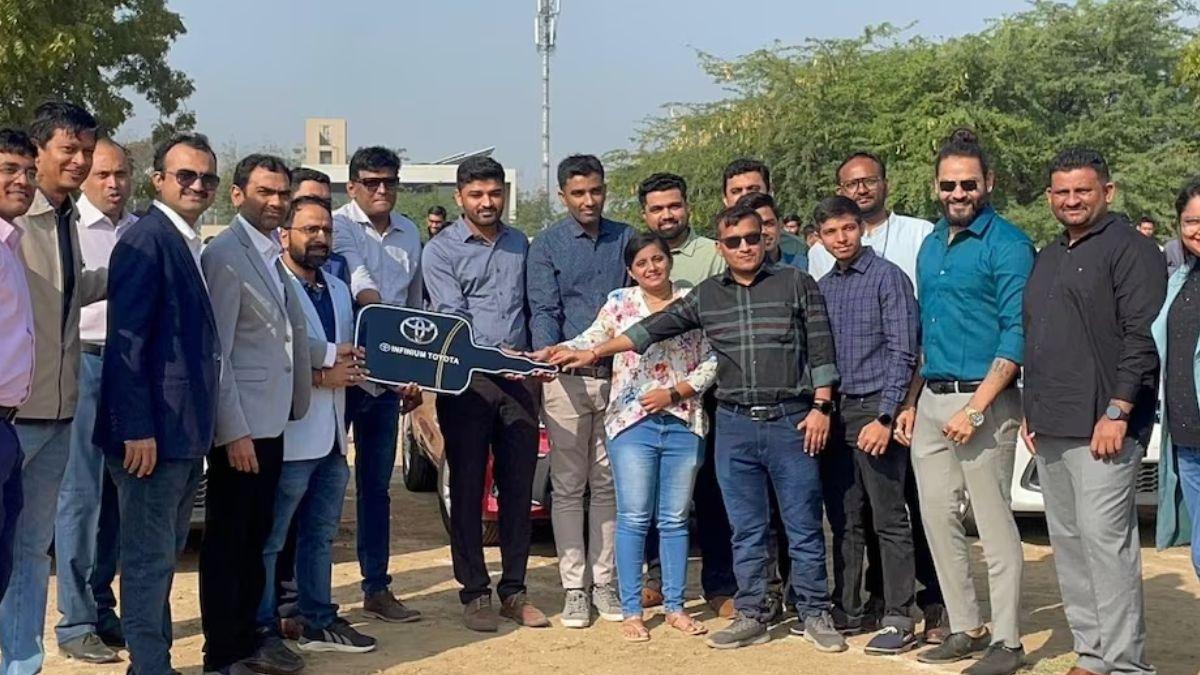 This IT company gifted cars to its employee This IT company gifted cars to its employee