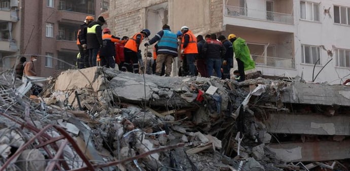 The impact of a large-scale earthquake can also be reduced if people and institutions strictly comply with laws The impact of a large-scale earthquake can also be reduced if people and institutions strictly comply with laws