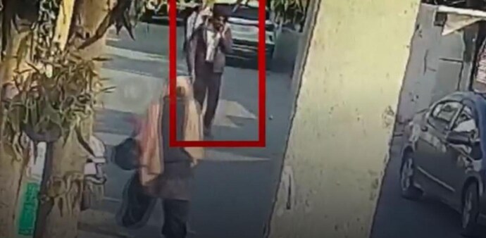 A photograph of Singh surfaced on March 22, which showed him carrying his “getaway” bike on a cart. A photograph of Singh surfaced on March 22, which showed him carrying his “getaway” bike on a cart.