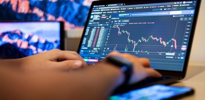 Mahanagar Gas: Kotak has maintained its 'Buy' rating on the stock with revised target of Rs 1,100 from Rs 1,080 earlier on improved long-term growth outlook. (Photo: ANI) Mahanagar Gas: Kotak has maintained its 'Buy' rating on the stock with revised target of Rs 1,100 from Rs 1,080 earlier on improved long-term growth outlook. (Photo: ANI)