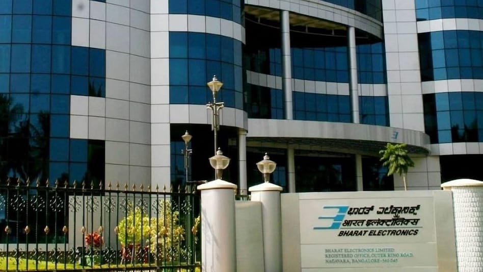 MoW inked contract of EW suite equipment for medium lift helicopter (90 units) with BEL Bangalore MoW inked contract of EW suite equipment for medium lift helicopter (90 units) with BEL Bangalore