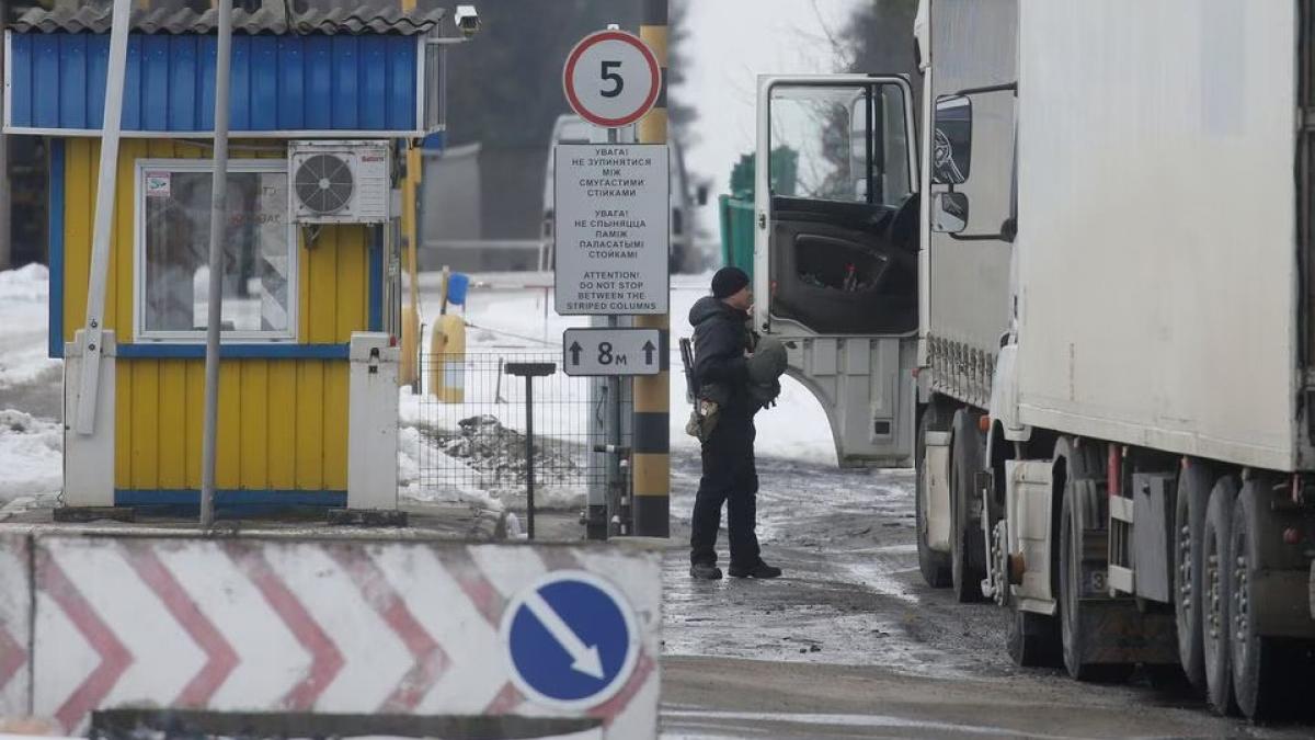 Putin likened his plans to the U.S. stationing its weapons in Europe, and said Russia would not be transferring control of the weapons to Belarus. Putin likened his plans to the U.S. stationing its weapons in Europe, and said Russia would not be transferring control of the weapons to Belarus.