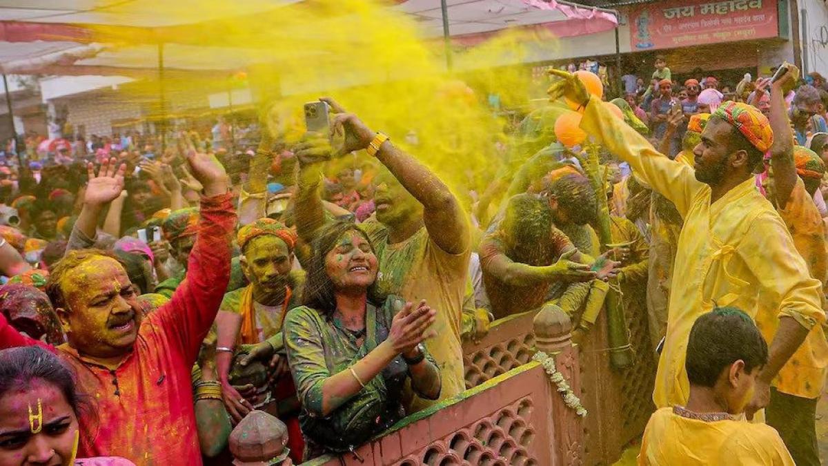 Delhi Police issues warning against drunk driving after Zomato's 'Bhaang' tweet