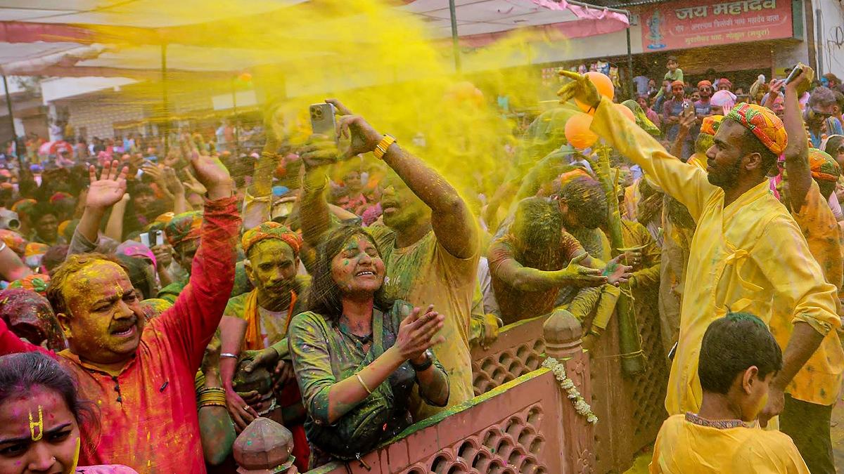 For central government employees, March 8 has been declared as a public holiday while stock markets are closed on March 7 For central government employees, March 8 has been declared as a public holiday while stock markets are closed on March 7