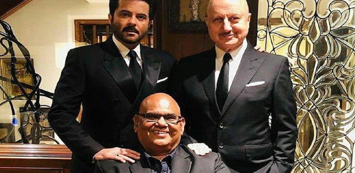 Satish Kaushik directed Anil Kapoor in five movies, including Roop Ki Rani Choron Ka Raja Satish Kaushik directed Anil Kapoor in five movies, including Roop Ki Rani Choron Ka Raja