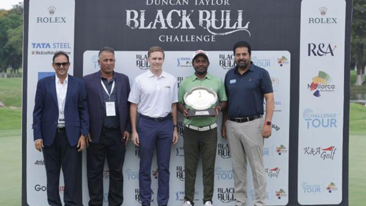 Om Prakash Chouhan receives the winner's trophy from Challenge Tour tournament director Jordi Garcia Pinto (third from left) at the KGA in Bangalore on Sunday. Image courtesy PGTI Om Prakash Chouhan receives the winner's trophy from Challenge Tour tournament director Jordi Garcia Pinto (third from left) at the KGA in Bangalore on Sunday. Image courtesy PGTI