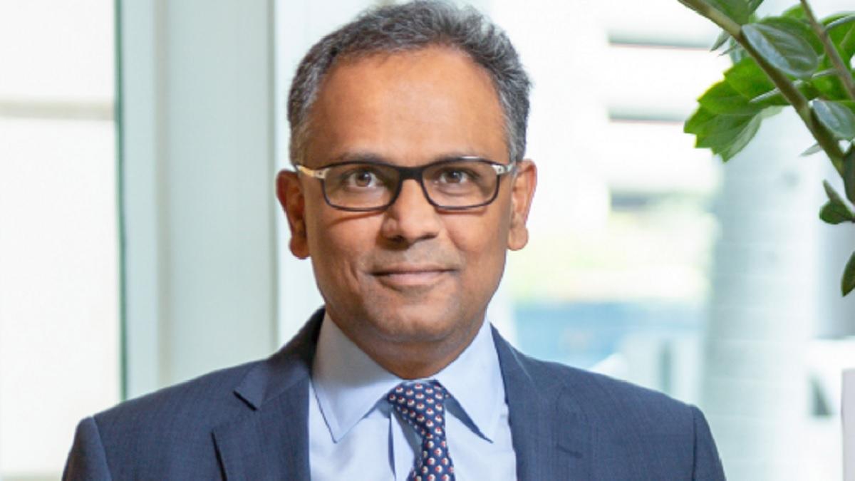 Born and raised in India, Rajiv Jain moved to the US in 1990 to pursue his MBA at the University of Miami. He joined Vontobel in 1994 Born and raised in India, Rajiv Jain moved to the US in 1990 to pursue his MBA at the University of Miami. He joined Vontobel in 1994