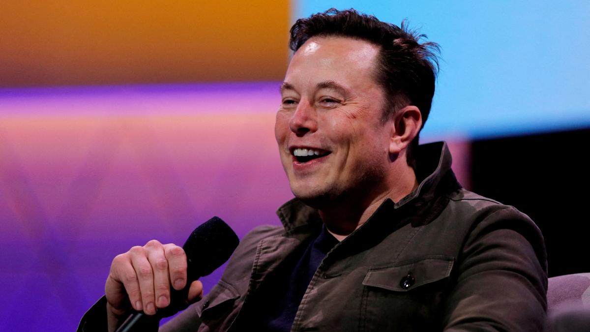 Elon Musk becomes the most-followed person on Twitter, has more followers than Barack Obama