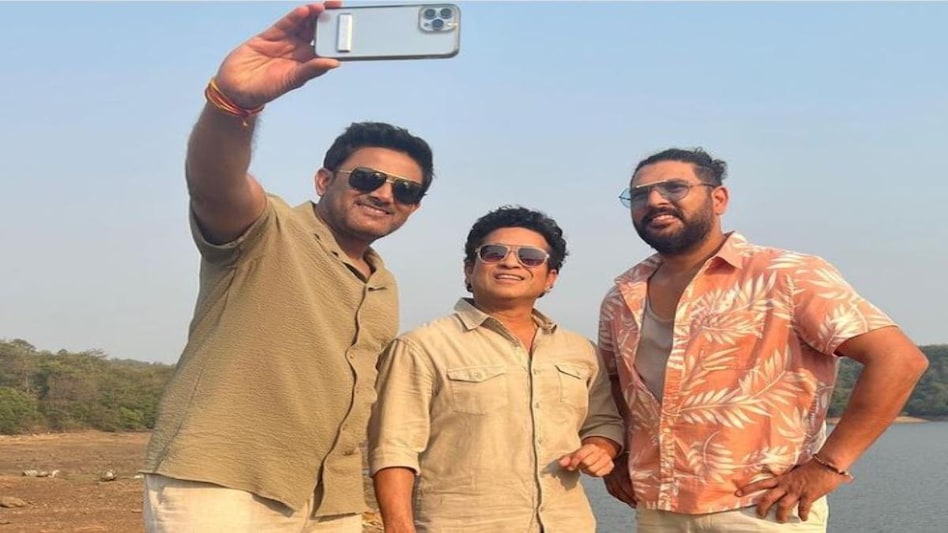 In the picture, Kumble was taking the selfie while others looked happy to smile at the camera. In the picture, Kumble was taking the selfie while others looked happy to smile at the camera.